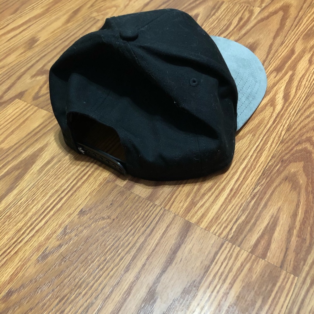 Adidas snap back - Picture 2 of 2